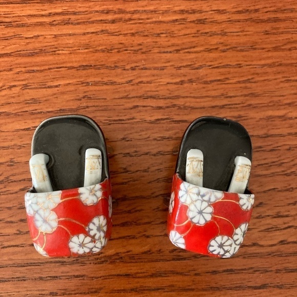 Vintage Japanese Geta Sandals Salt & Pepper Shakers Made in Japan - Picture 2 of 11